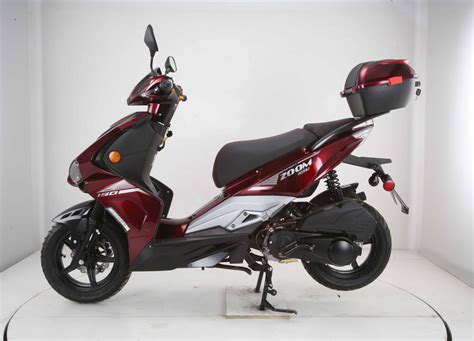 The Magnum 50 <strong>scooter</strong> from <strong>Vitacci</strong> puts the fun function! The <strong>scooter's</strong> simple 49cc air-cooled engine and CVT automatic transmission is super reliable, powering loads of up to 200 pounds to a top speed of approximately 25 mph. . Who makes vitacci scooters